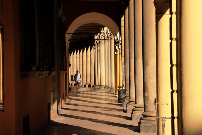 Discover Bologna an amazing city - Archiginnasio di Bologna: the university story on decorated walls