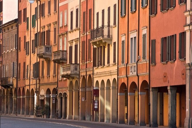Discover Bologna an amazing city - Piazza Santo Stefano and the Seven Churches area
