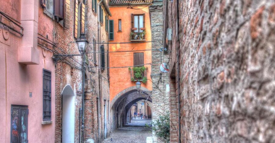 Ferrara: 2-Hour City Center Walking Tour - Corso Ercole I D’Este to Estense Castle: court views without extra wandering