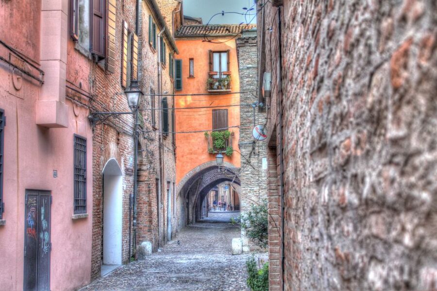 Ferrara: 2-Hour City Center Walking Tour - Piazza del Municipio and the ducal palace courtyard: political Ferrara, explained in place