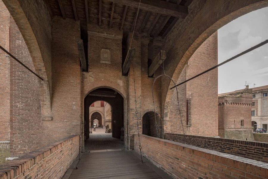 Ferrara: Estense Castle Guided Tour - The Noble Floor: Oranges Garden Views, Ducal Chapel, and Frescoes