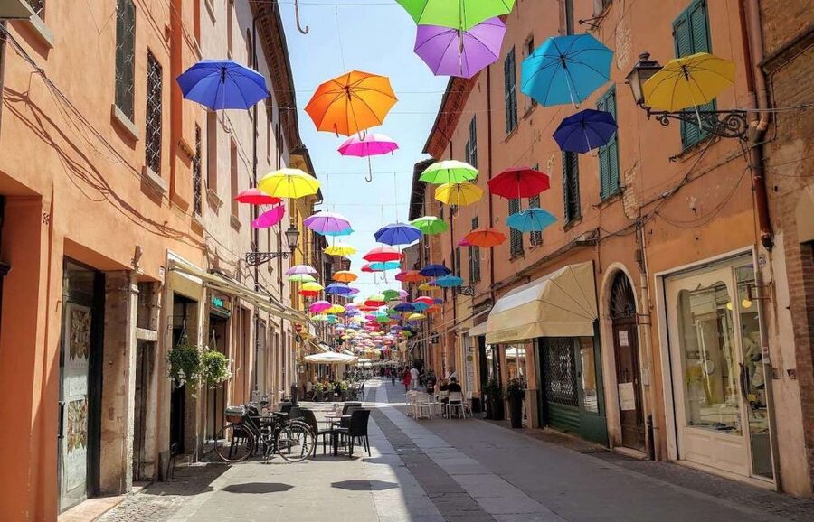 Ferrara: Guided City Highlights Walking Tour - Palazzo Diamanti and the Addizione Erculea: your “welcome to Ferrara” moment