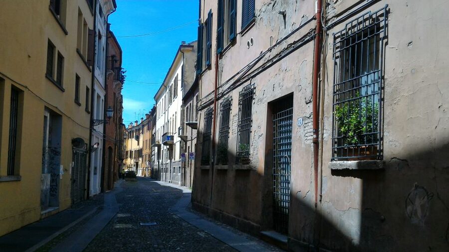 Ferrara: Medieval Ferrara and the Jewish Ghetto Walking Tour - Finishing at the Italian Synagogue: the last step lands the message