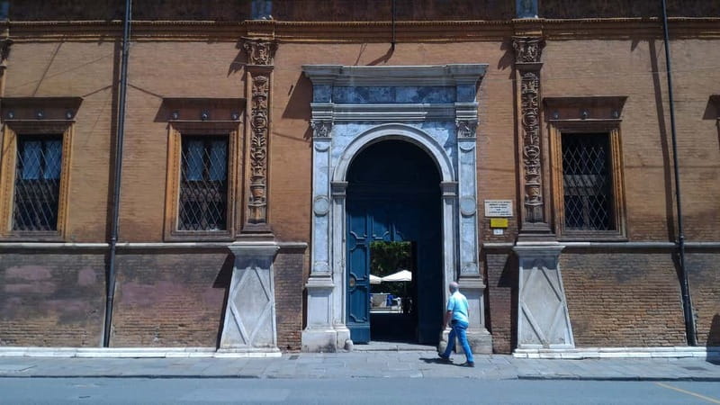 Ferrara: Medieval Ferrara and the Jewish Ghetto Walking Tour - Palazzo Roverella and Theatre Square: Ferrara’s odd shapes and memorable stops