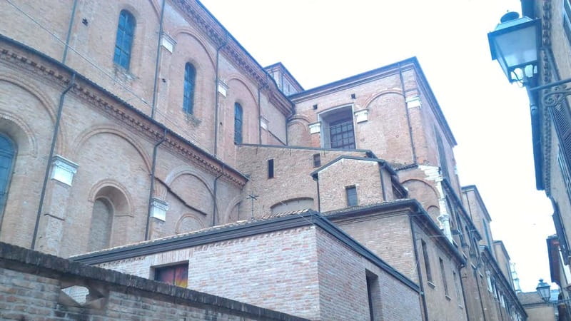 Ferrara: Medieval Ferrara and the Jewish Ghetto Walking Tour - Cathedral and town hall around the brick-laid square: look down, not just up