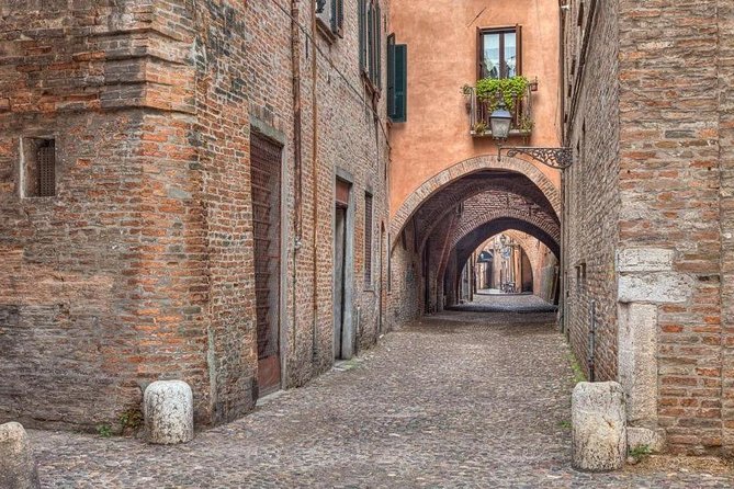 Ferrara Private Walking Tour - Timing, Pace, and What to Bring (Including Rain)