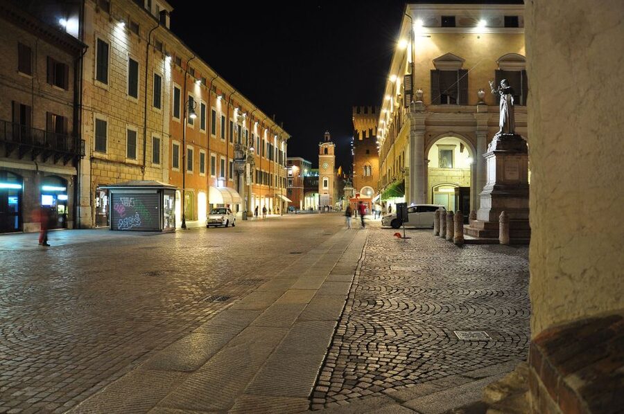 Ferrara: Private Walking Tour with Local Guide - Via delle Volte: medieval cobblestones under arches and porticoes