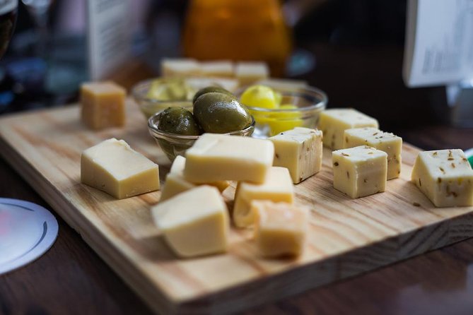 From Parma: Parmigiano Reggiano Farm Tour & Tasting with Transfer - The tasting: honey, balsamic pairing, and two ages of Parmigiano