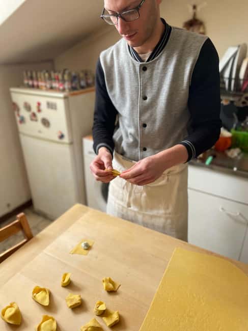 Funny cooking class with chef Antonino - What you actually make: ragù, tortelloni, and tagliatelle