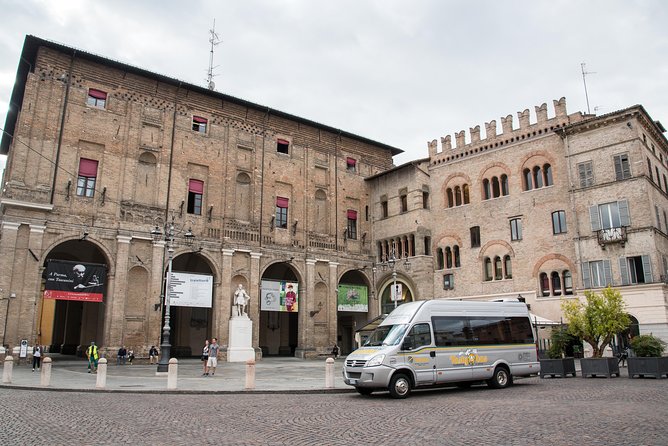 Guided group tour TastyBus: Parmesan Cheese and Parma Ham - Group size, guides, and pacing: why the small feel matters