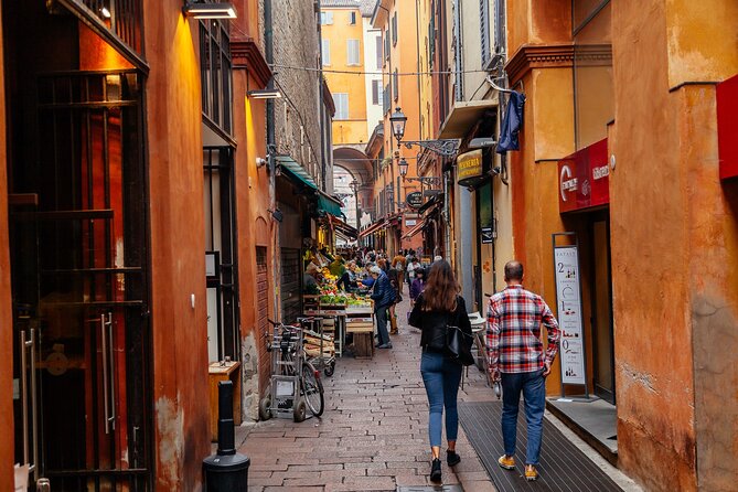 Highlights & Hidden Gems With Locals: Best of Bologna Private Tour - Quadrilatero: the oldest market area for real food context