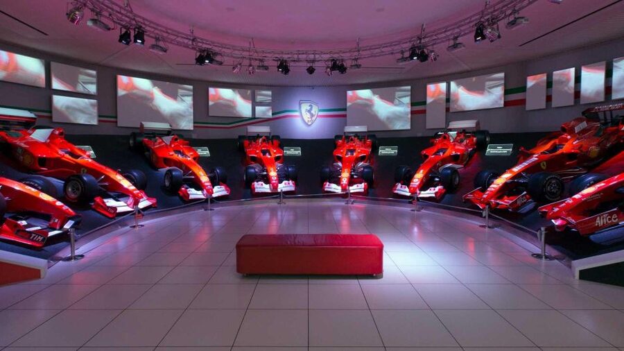 Maranello: Private Eco tour to the Fiorano race track - Track visibility + factory roads: how the pieces connect