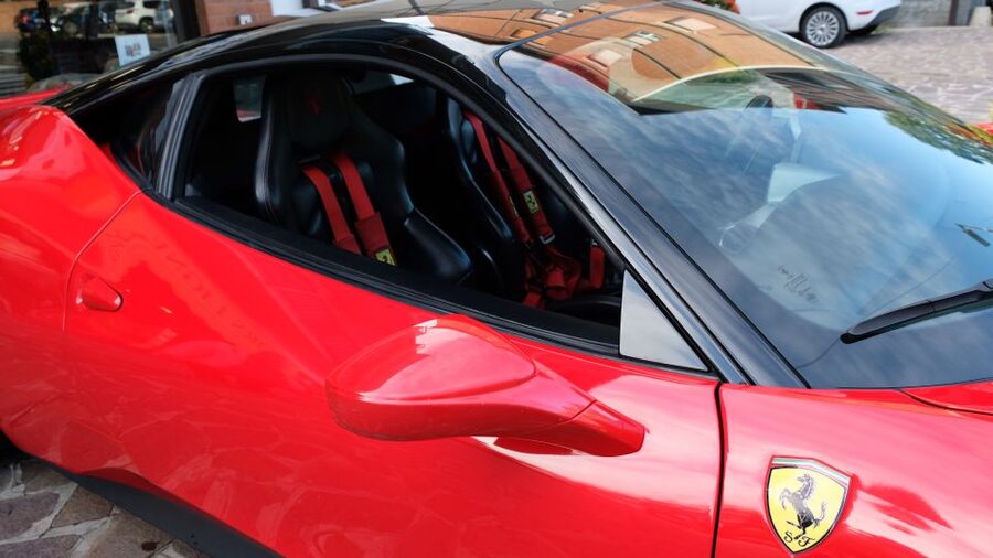 Maranello: Test Drive Ferrari 458 - The staff vibe: confidence with a calm instructor