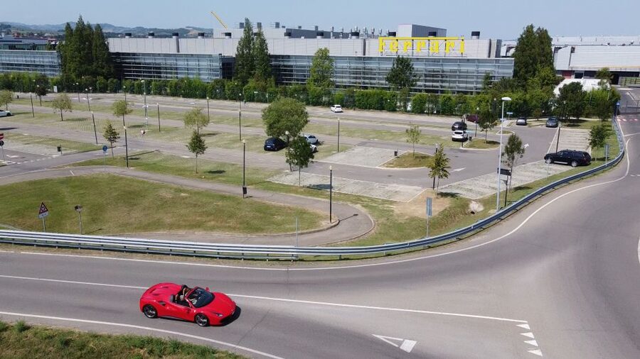 Maranello: Test Drive Ferrari 488 Spider - Getting to Maranelviaggi and spotting the Test Drive flag