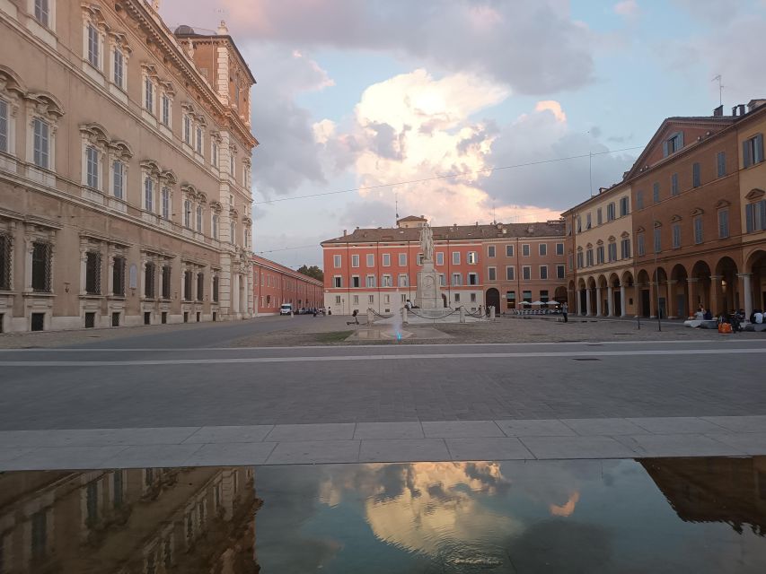 Modena: a stunning city - Piazza Grande: where Modena’s stones tell the story