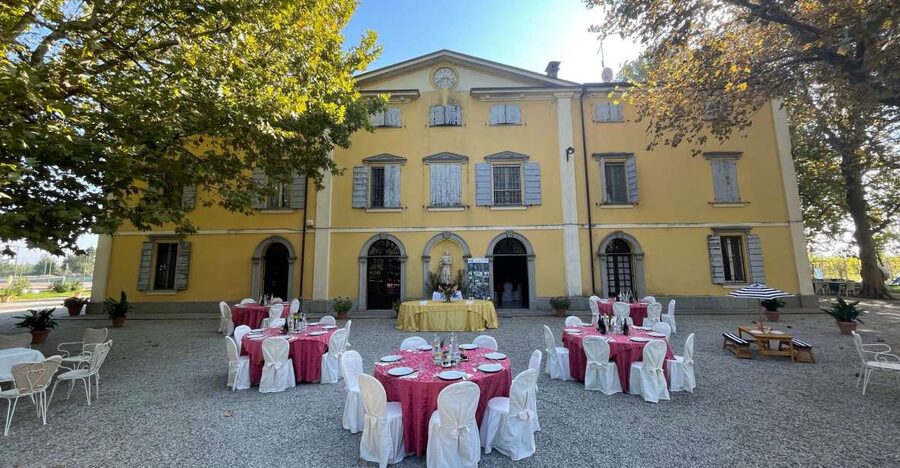 Modena: Balsamic Vinegar Cellar Tour, Tasting & Food Pairing - How the tour flows: shuttle timing, welcome, and the 1.5-hour structure