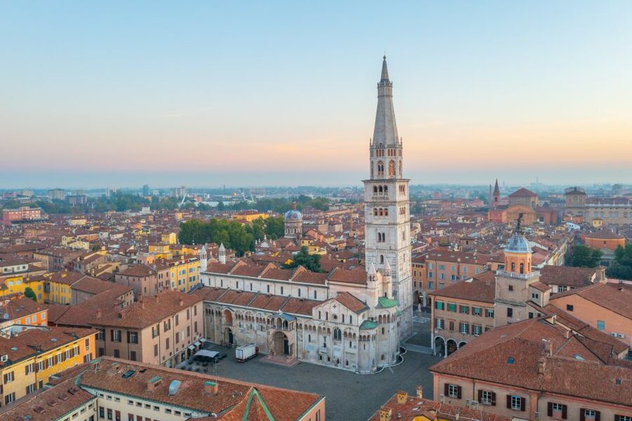 Modena City Walking Tour - Ghirlandina Tower and Piazza Grande: learning the “why” behind the walls