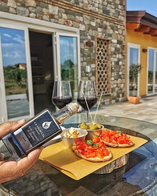 Modena: Guided Balsamic Vinegar Cellar Tour & Optional Meal - First stop: the family-run acetaia in Modena hills