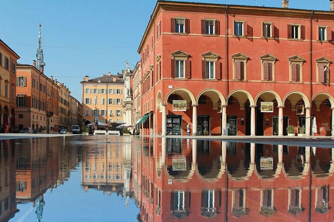 Modena Walking Tour with Audio and Written Guide by a Local - Palazzo Comunale di Modena: where the city governed itself
