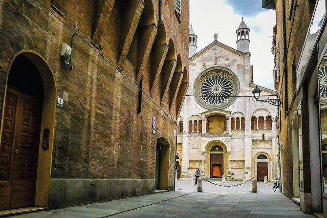 Modena Walking Tour with Audio and Written Guide by a Local - Teatro Comunale Luciano Pavarotti: opera energy in a working theater