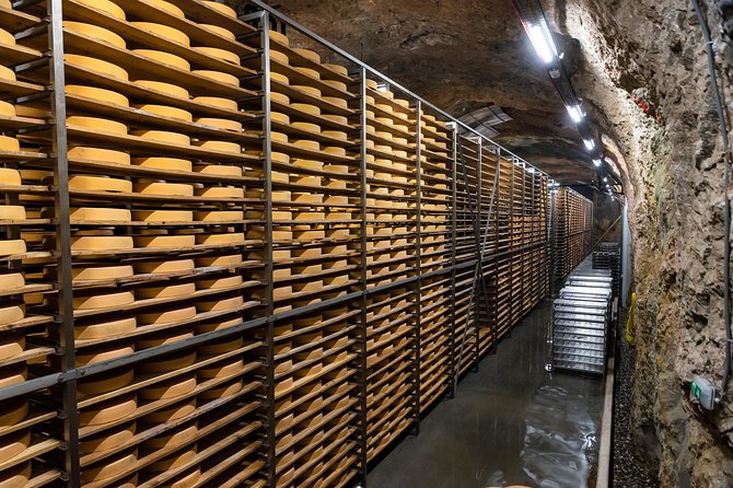 Parmigiano-Reggiano Cheese Factory Small group Tour From Parma - Small-group size and the 3-hour pace: the sweet spot