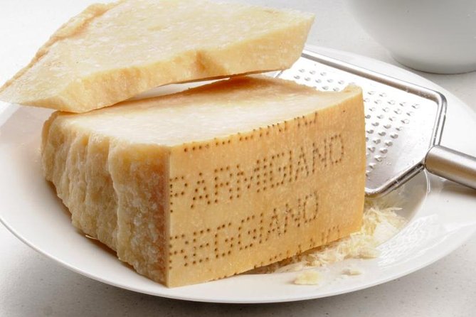 Parmigiano-Reggiano Cheese Factory Small group Tour From Parma - The tasting: comparing parmigiano by age like a pro
