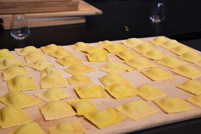Private Cooking Class in Wonderful Villa With Lunch or Dinner (Parma) - Meeting the Cook at Via Mantova and Starting With Aperitivo