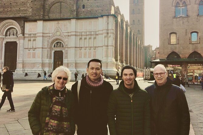 Private Local Tour Guide Bologna: Kickstart your Trip, 100% Personalized - Piazza Santo Stefano pauses: coffee or ice-cold prosecco breaks