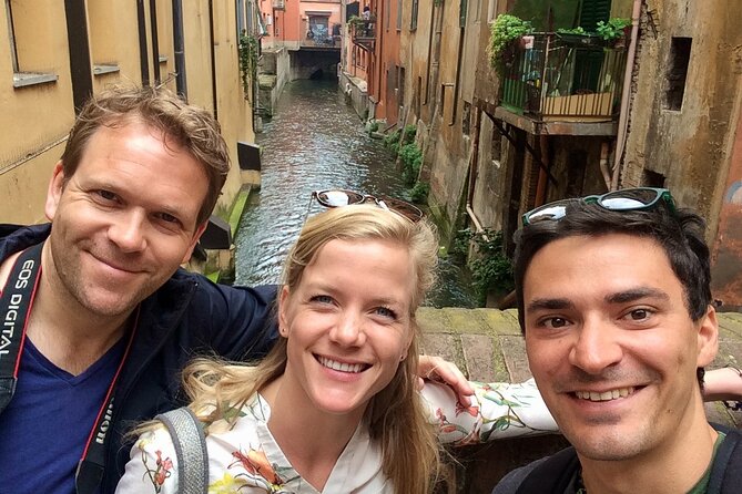 Private Local Tour Guide Bologna: Kickstart your Trip, 100% Personalized - Start at CometVia IV Novembre: what the meeting tells you about pacing