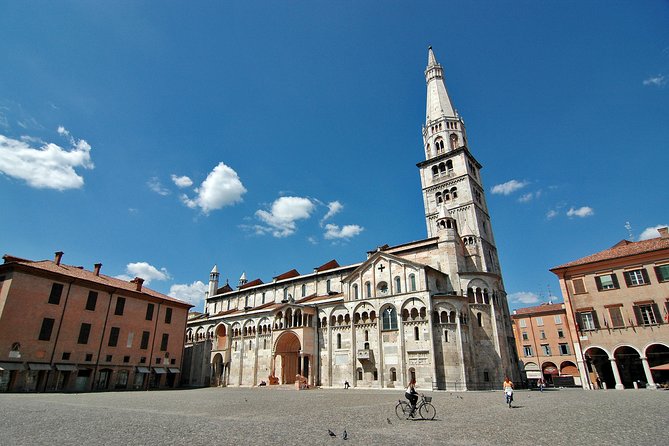Private Modena old town walking tour - Price and value for a private group up to 10