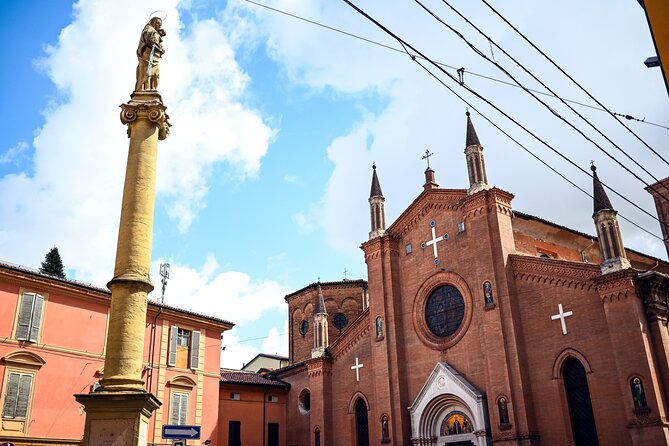 Private or semi-private tour of the historic center of Bologna - Palazzo Re Enzo and the “almost castle” feel of Bologna’s power