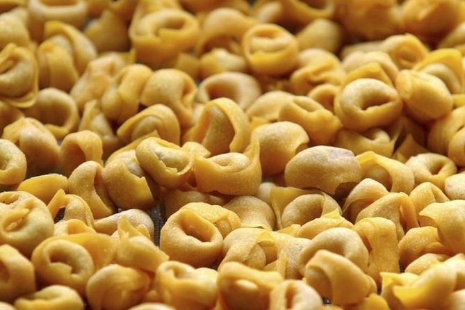 Private or semi-private tour of the historic center of Bologna - Via Pescherie Vecchie: medieval market lanes with modern appetite