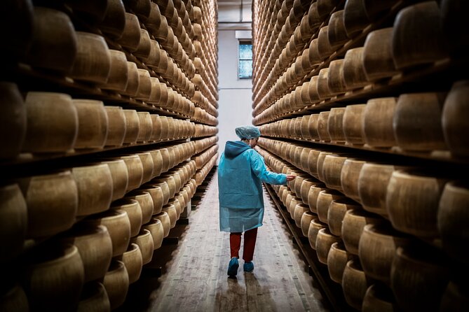 Private Parmigiano Balsamic Parma Ham and Wine Tasting Tour - Stop 1: Parmigiano Reggiano dairy with vertical tasting