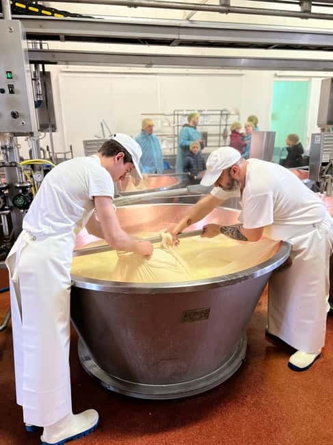 The Art of Parmigiano Reggiano & Aged Balsamic Vinegar - Why Modena’s Parmigiano and Aged Balsamic Combo Works