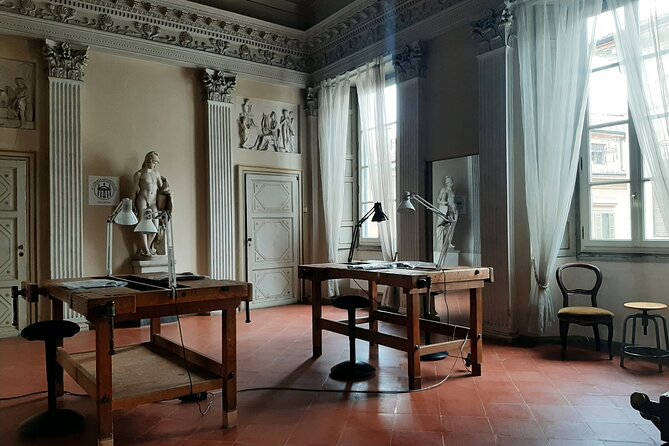 The Secret of Stradivari in Cremona: visit the Violinmaker School - Time, group size, and English: 50 minutes to 1 hour that stays focused