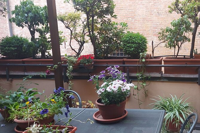 Traditional Bolognese Cooking Class in Bologna with Giovanna S - Getting there: Via Santo Stefano is central, so plan smart