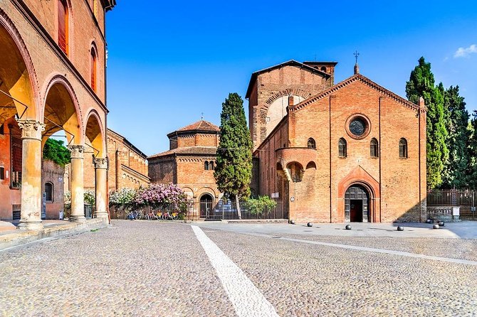 Walking tour unveiling Bologna - Via Guglielmo Oberdan coffee taste: start with Bologna in your hands