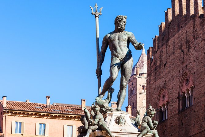 Walking tour unveiling Bologna - Corte Isolani porticoes: where Bologna’s arcades feel real