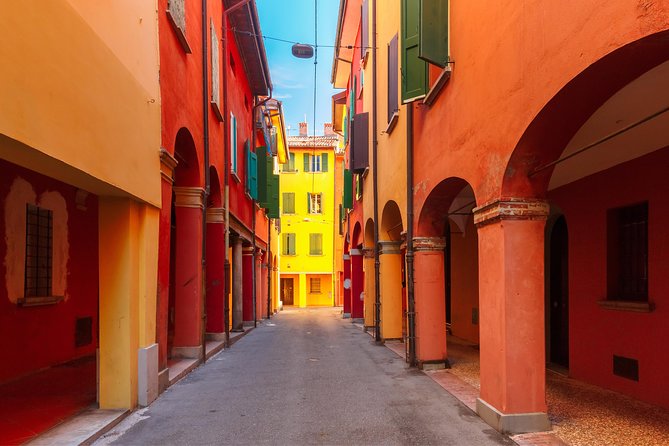 Walking tour unveiling Bologna - Via Borgonuovo street food: Romagna flavors to finish strong